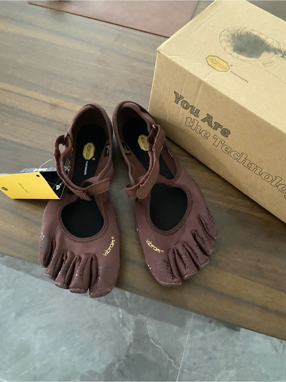 Vibram Women’s Brown FiveFingers Toe Flats with Strap